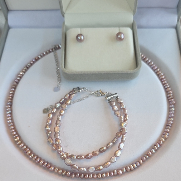 Lustrous Pink Pearl Necklace Set